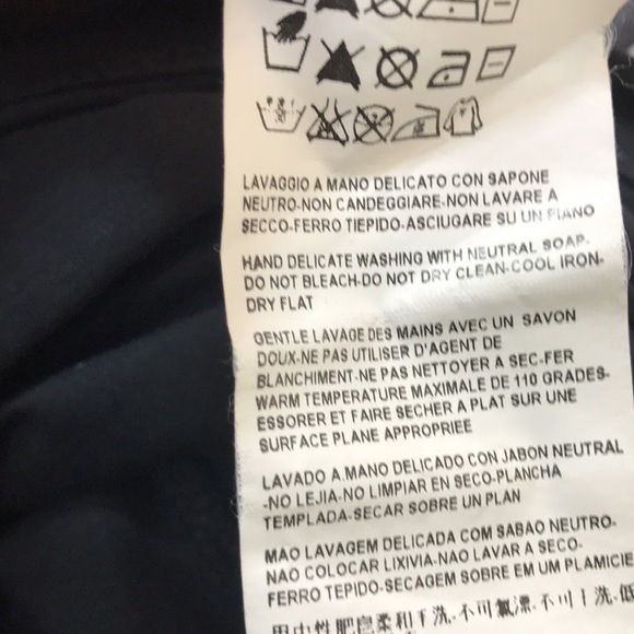 GIANNI VERSACE Black & Gold Beaded Medusa T-Shirt - Picture 8 of 9